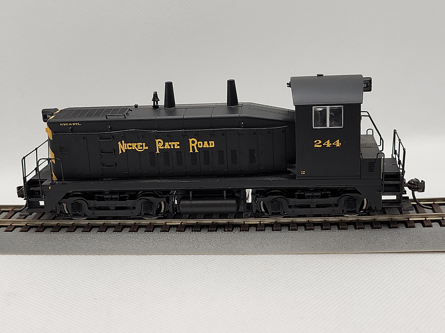 5th view of the Life-Like Nickel Plate Road SW9 Diesel Locomotive #244 in my HO-scale Collection
