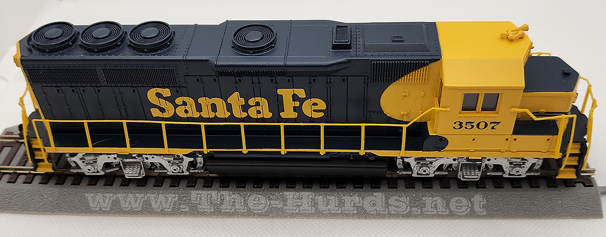 7th view of the Bachmann DCC Santa Fe #3507 EMD GP-40 in my HO-scale Collection