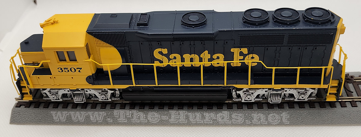 8th view of the Bachmann DCC Santa Fe #3507 EMD GP-40 in my HO-scale Collection