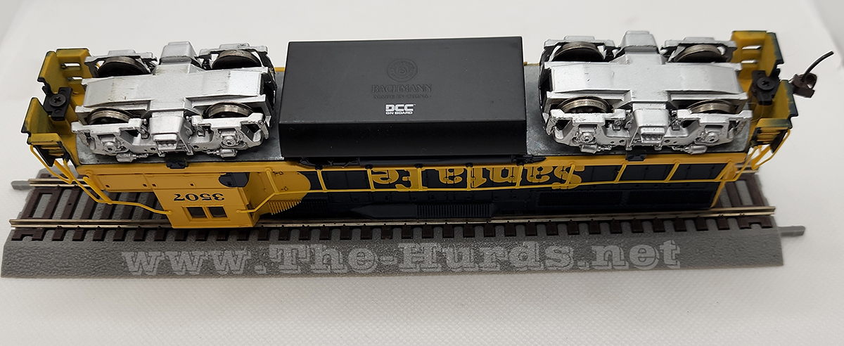 9th view of the Bachmann DCC Santa Fe #3507 EMD GP-40 in my HO-scale Collection