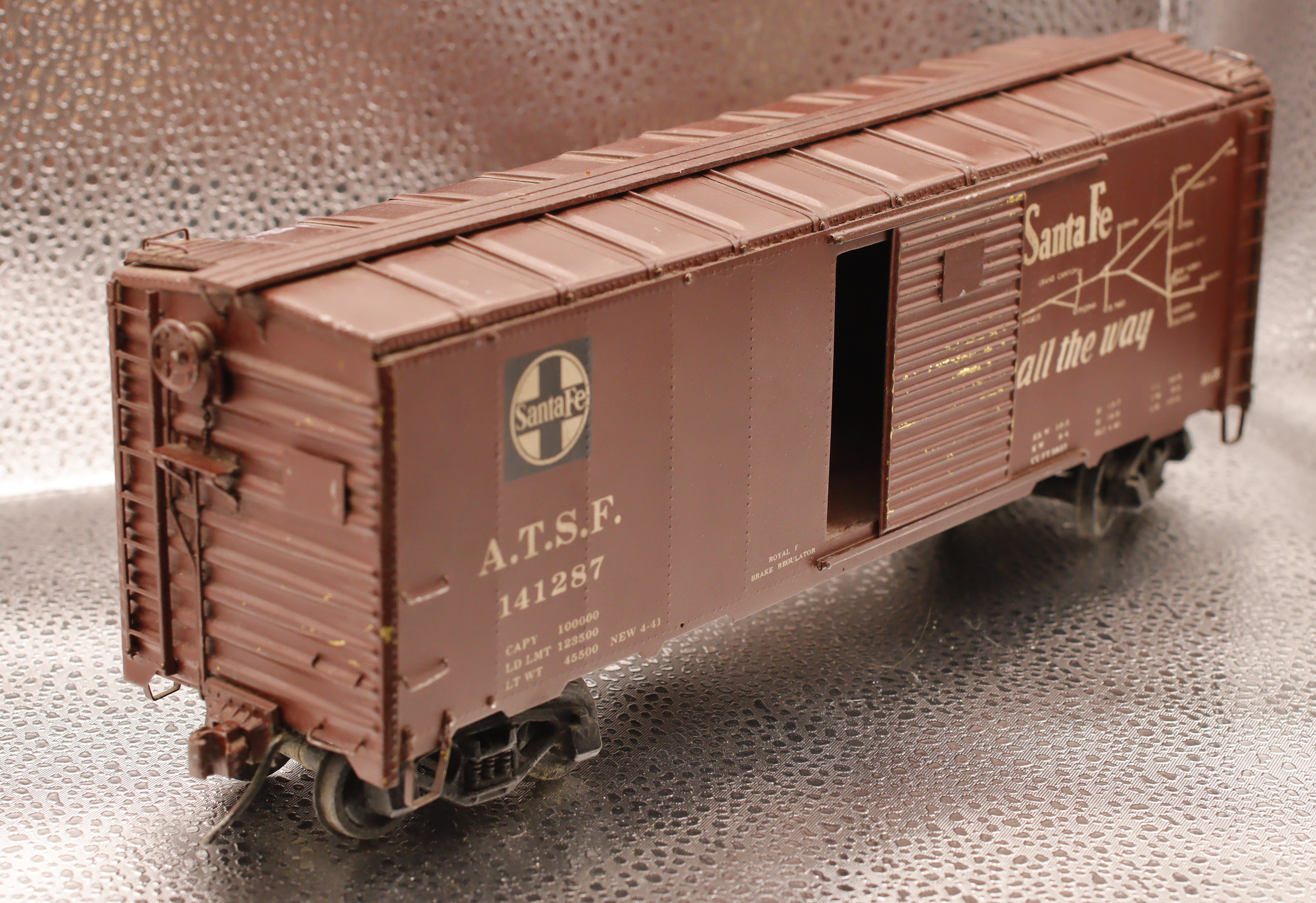 1st view of the unbranded ATSF Santa Fe Boxcar #141287 in my O-scale Collection